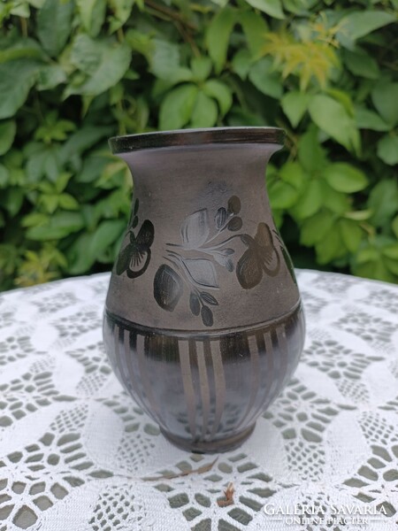 Náududvari black ceramic jug