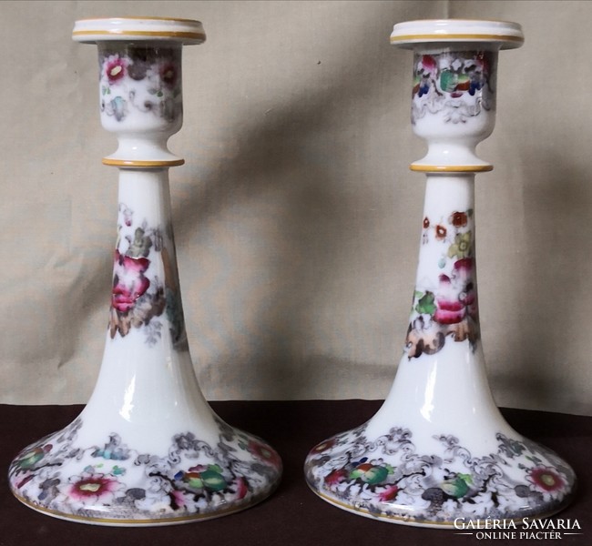 Dt/108 - pair of porcelain candle holders