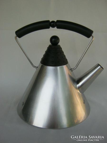 Retro design teapot teapot