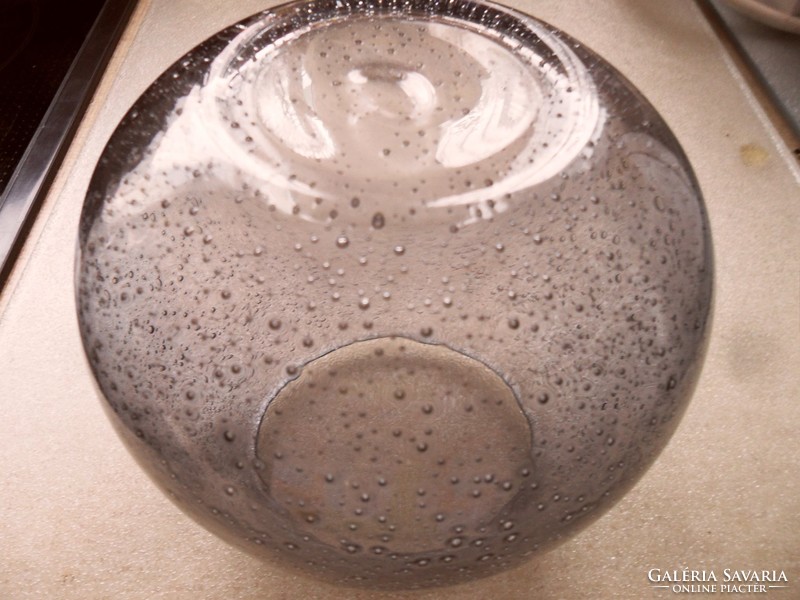 Füst színű buborékos üveg gömb váza