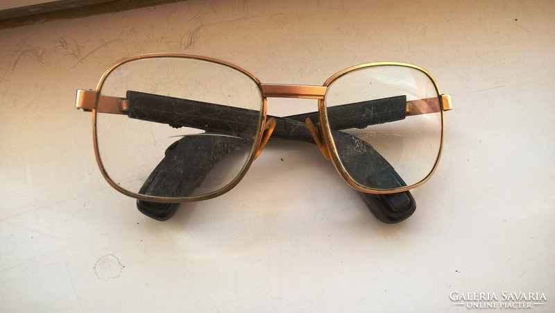 (K) old special glasses (hearing aids?)