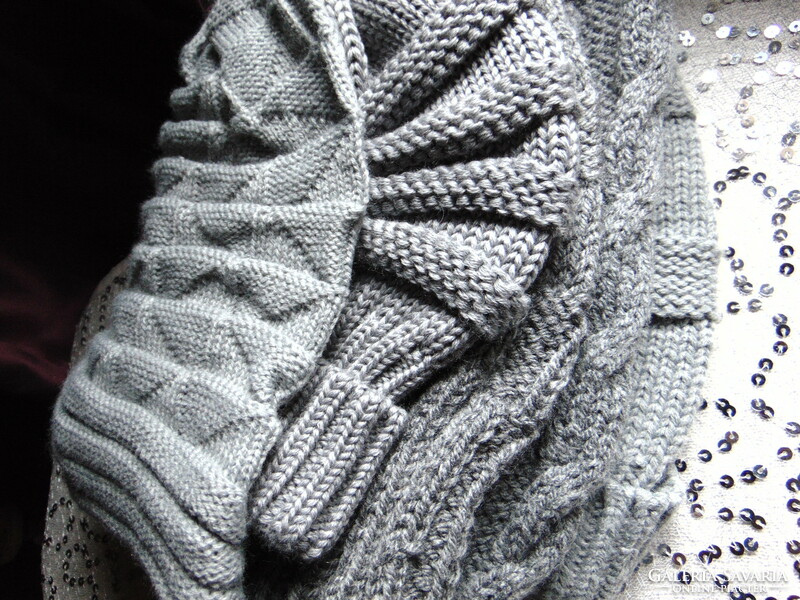 Medium gray knitted cap