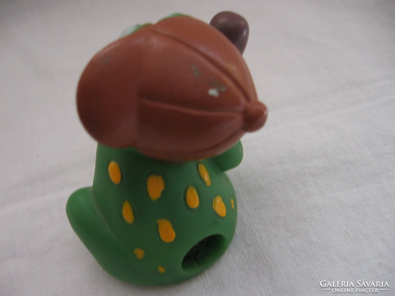 Retro tobacconist plastic frog sharpener