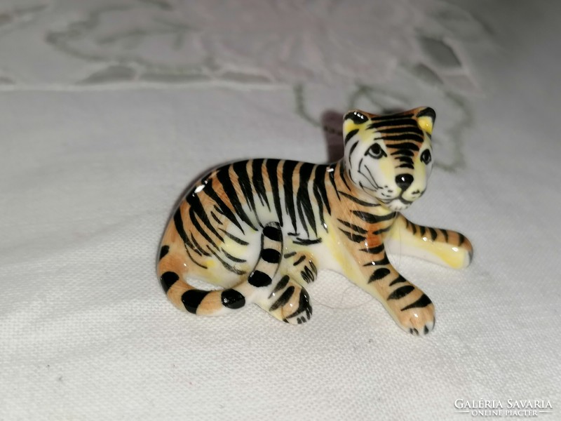 Mini tigris porcelán nipp