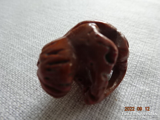 Carved peach seed, monkey figure, length 3 cm. He has!