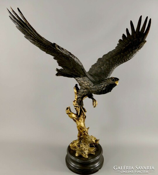 Repülő sas - monumentális bronz szobor műalkotás