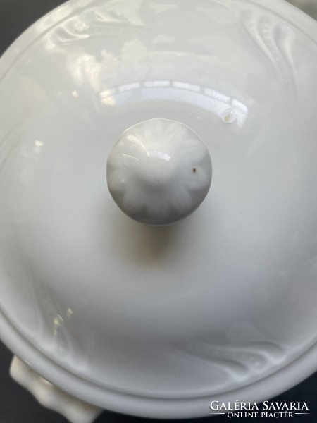 Régi csehszlovák porcelán fehér barokk nagyobb gömbtál, fedeles leveses tál