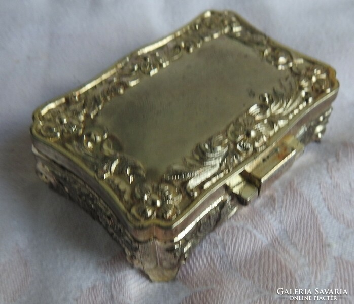 Barokkos ezüst színű fém dobozka gyógyszeres / pirulás doboz csipesszel