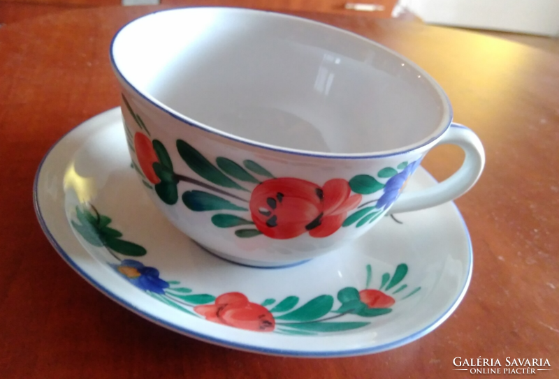 Old porcelain poppies, a personal breakfast tea and coffee set,