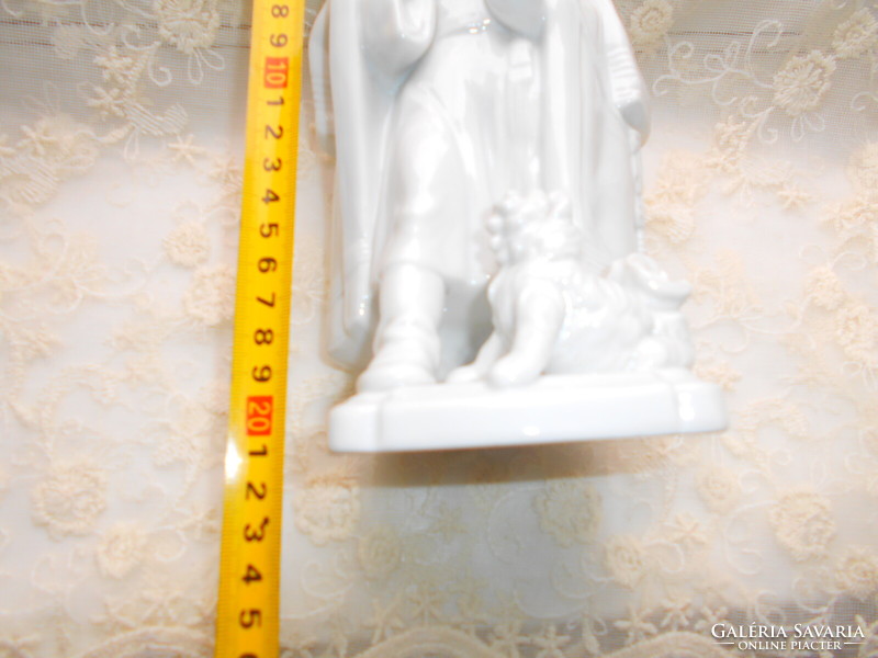 Herendi fehér vitrin figura Kutyáját etető juhász 21 cm