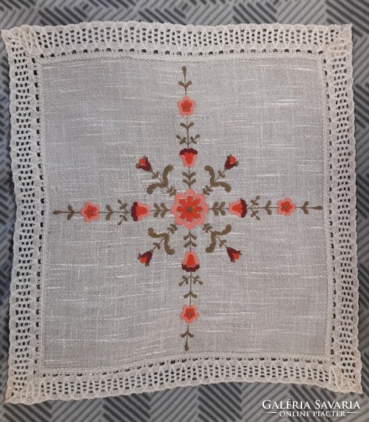Embroidered tablecloth 1. (L2949)