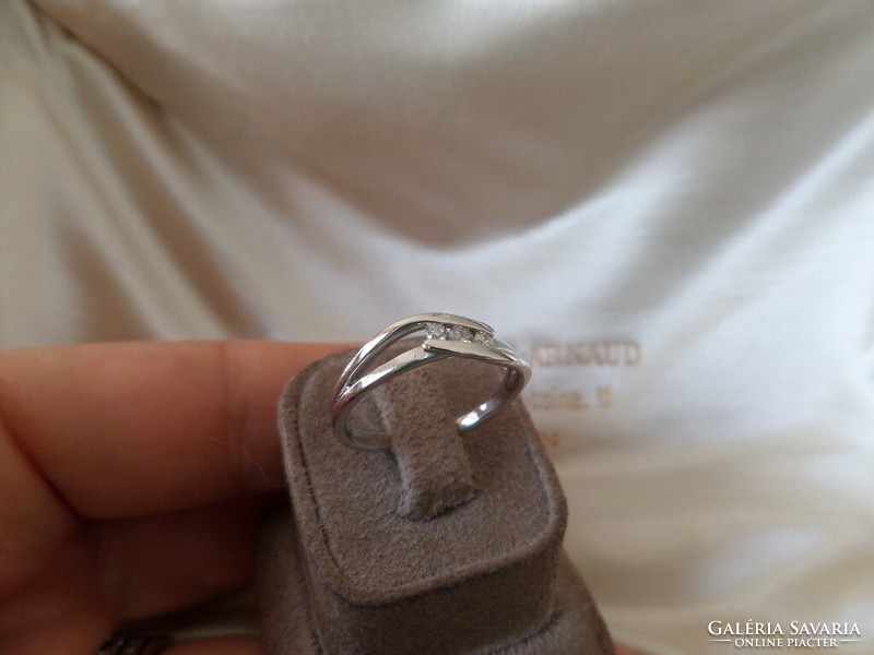 Brilles fehér arany gyűrű / eljegyzési gyűrű díszdobozzal
