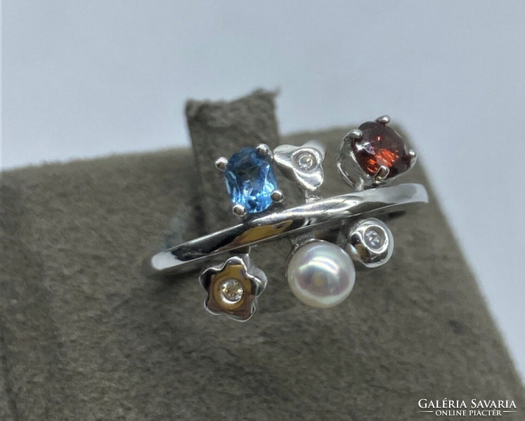 Unique gold ring with aquamarine diamonds and pearls