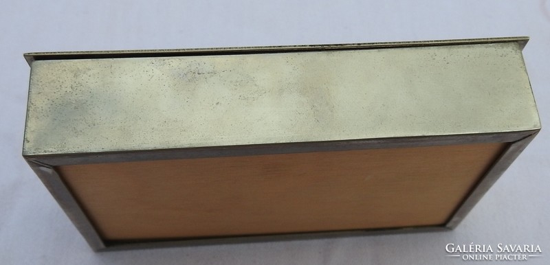 Ezüst színű fém díszdoz – cigisdoboz fa betéttel – Z jelzéssel