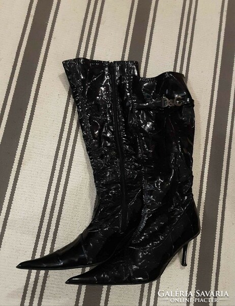 Italian elegant fashionable giovanni branded black patent leather boots in size 36