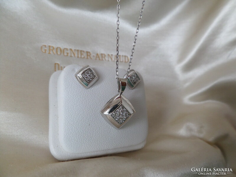 Diamond white gold pendant with chain + pair of earrings