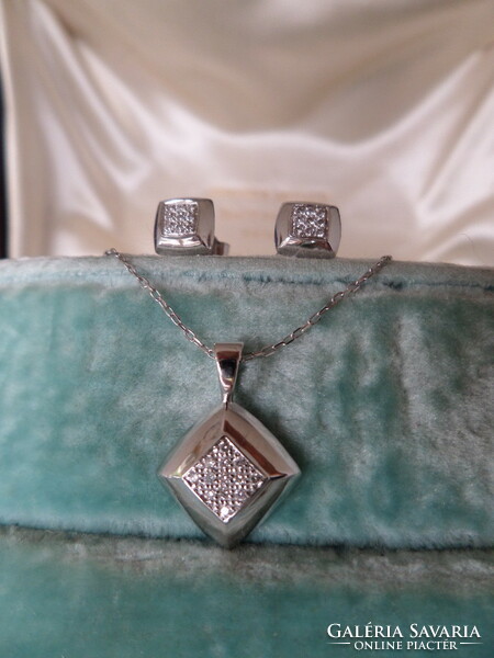Diamond white gold pendant with chain + pair of earrings