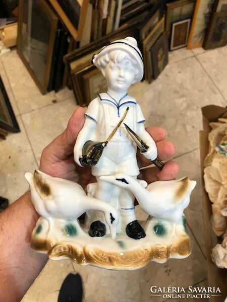 Regal Crown angol porcelán párban, libás kisfiú, kislány, 16 cm-es darabok.