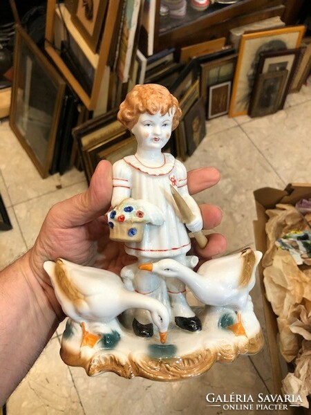 Regal crown English porcelain in a pair, boy and girl with goose, 16 cm pieces.