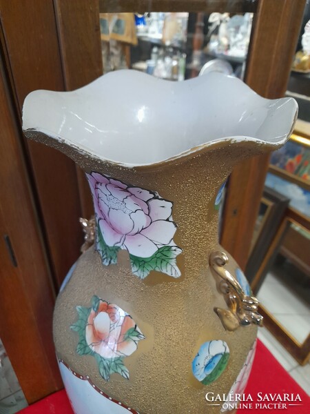 Large porcelain floor vase with Chinese flower pattern. 80 Cm.