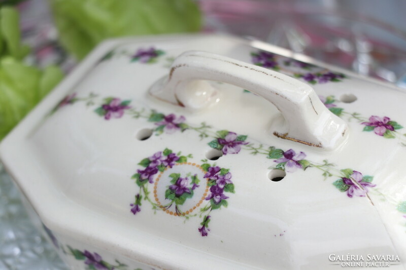 Violet soap dish