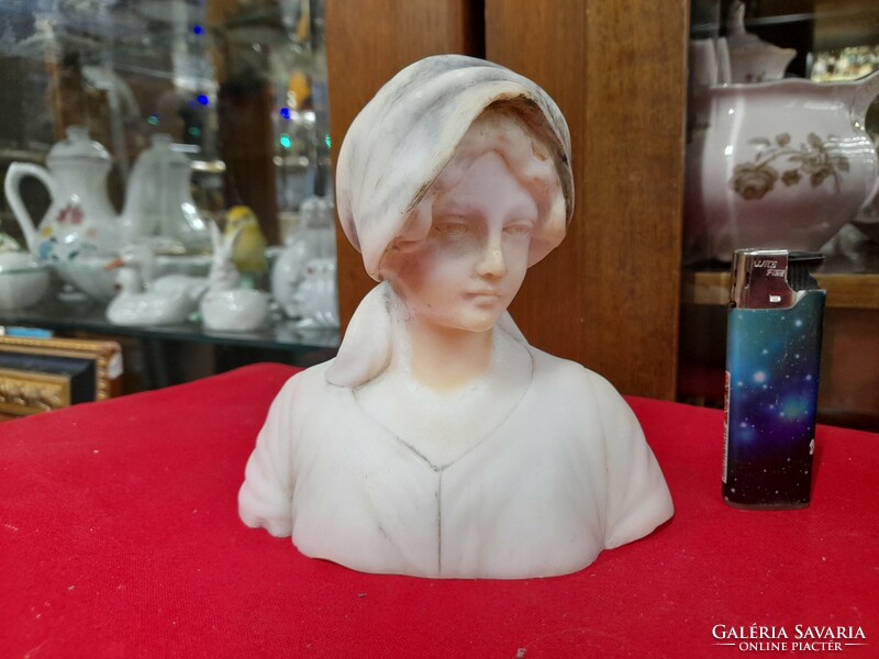 Art Nouveau female bust marble statue. 13 Cm.