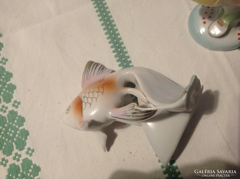 AJÁNLATOT IS VÁROK!!Két darab régi jelzésű Hollóházi hal az egyik kézzel festett