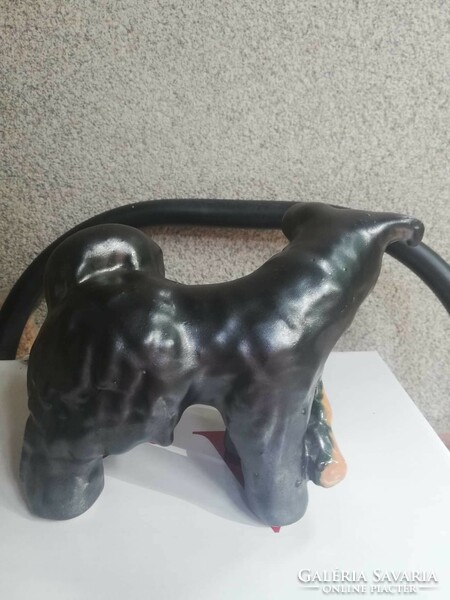 Industrial artist ceramic dog-gardener skärmä ????