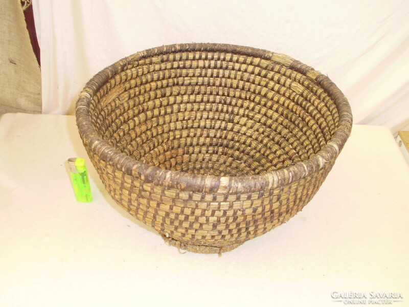 Wicker door, basket, basket made of old straw