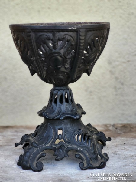 Flawless antique cast iron-porcelain kerosene lamp
