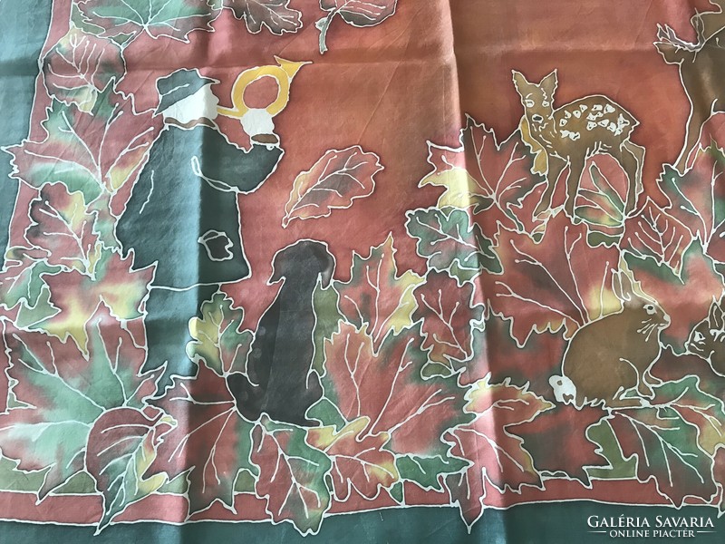 Kézzel festett, vadászjelenetes selyemkendő őszi színekkel, 88 x 86 cm