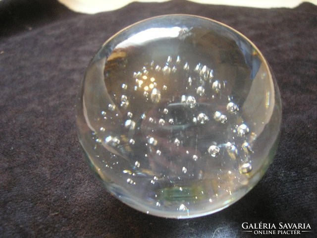 Leaf weight crystal with ornate air bubbles