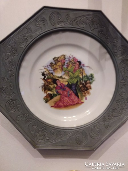 Porcelain decorative plate with tin holder