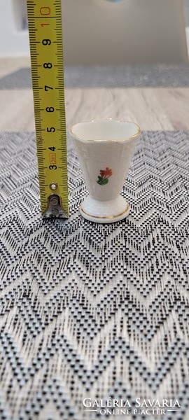 Mini vase with floral pattern from Herend. 5 cm.
