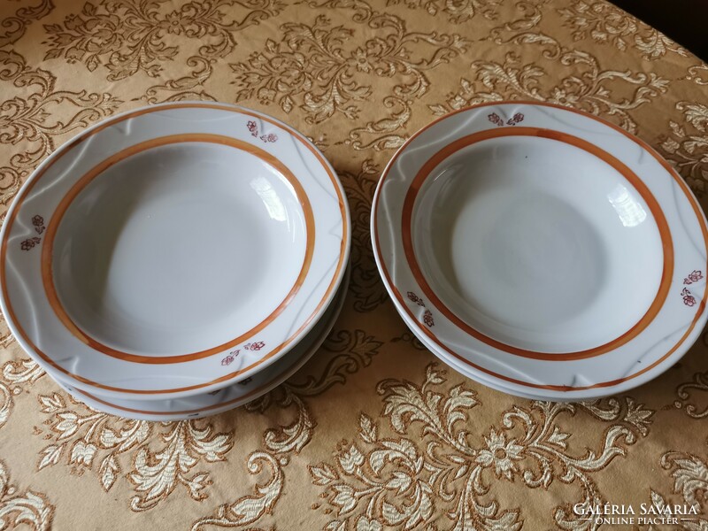 Pair of porcelain plates, 1 soup plate and 1 flat plate