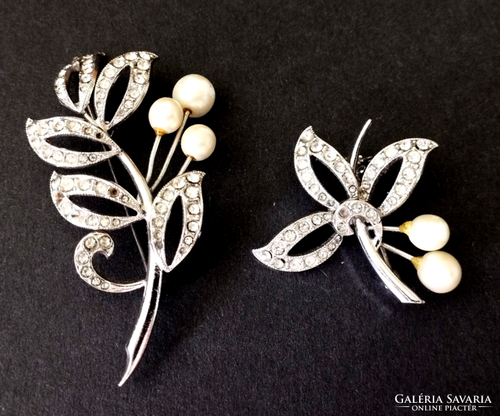 2 vintage silver-plated metal brooches with tiny stones and pearls