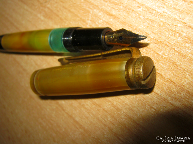 Old striking 140 mother-of-pearl fountain pen