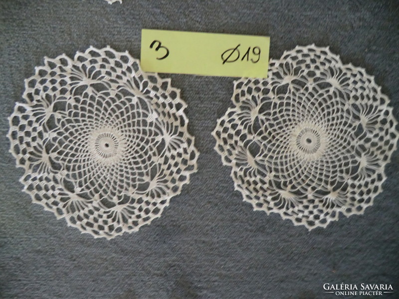 3 Mandala laces in a pair with a fractal motif, crocheted with refined thin thread, 19 cm in diameter