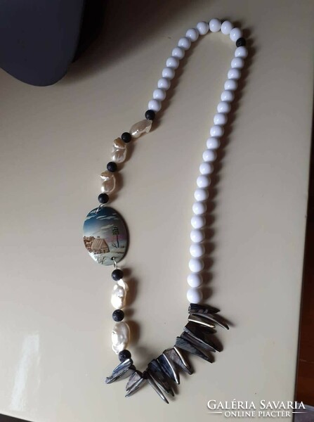 A wonderful necklace with hand-painted decoration