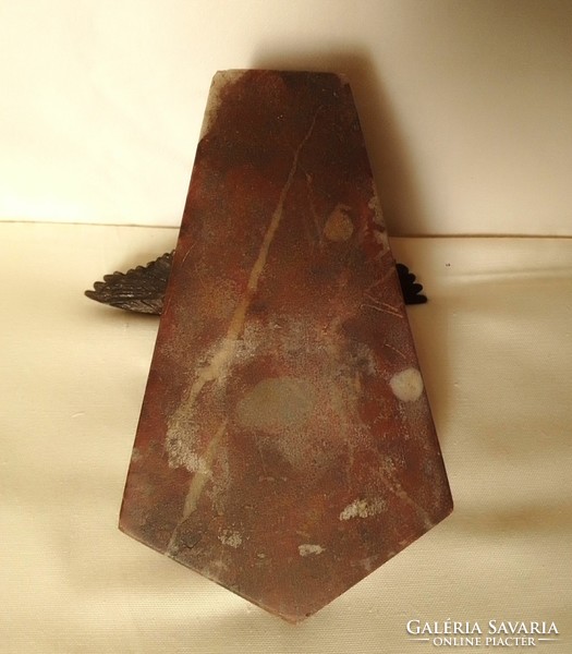 Régi antik bronz kitárt szárnyú turul madár, vörös márvány asztali tartó, hamutartó