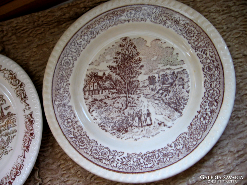Barna-fehér jelenetes angol tányér falu, beszélgető pár