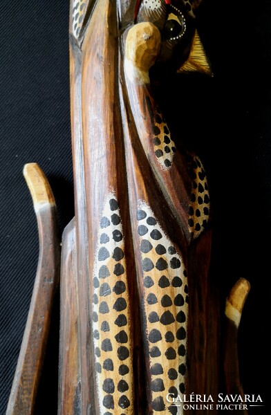 Dt/141 - pair of carved wooden cats