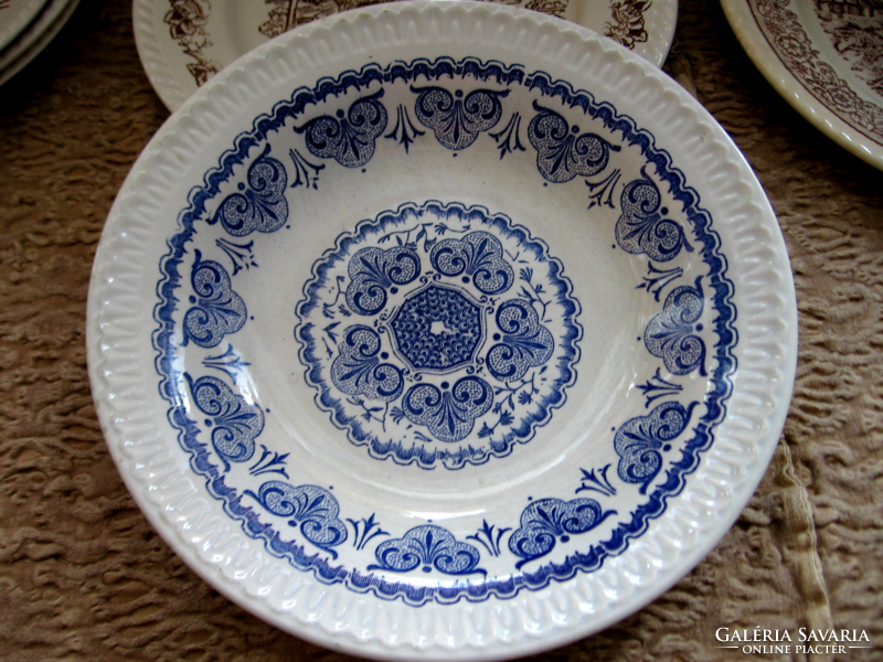 Blue and white English garnished bowl with fine ware