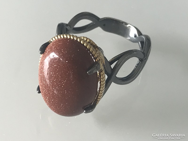 Gold-plated ring decorated with cabochon-cut sunstone, 1.8 cm inner diameter