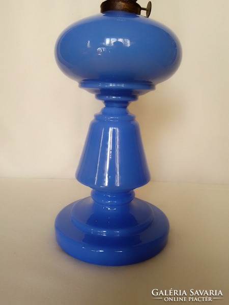 Gyönyörű, hatalmas, antik lilás kék tejüveg petróleum lámpa, hutaüveg öblöny, hibátlan, különleges