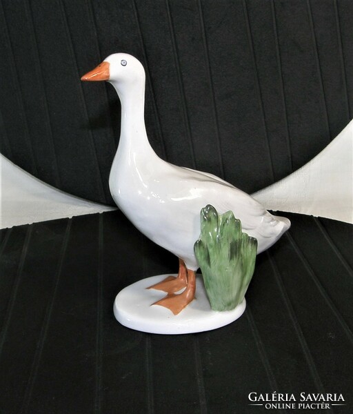 Goose Aquincum porcelain figure