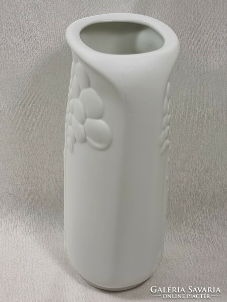 Ak kaiser m.Frey 666-1 bisquit porcelain vase. 70s stylized wood relief decor