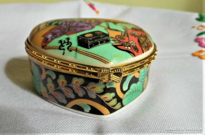 Jewelery box (painted porcelain tile, geisha pattern)