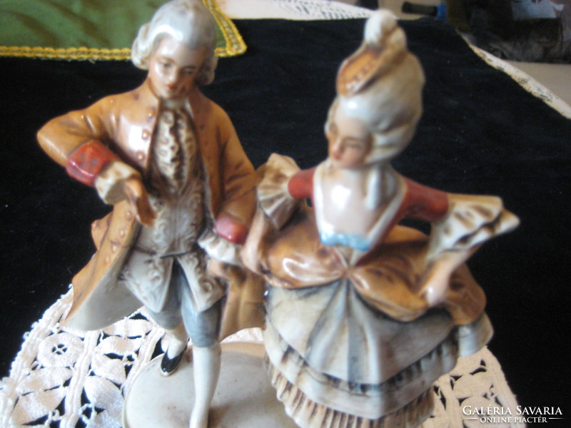 Barokk  pár   ,  szép német  porcelán  , 17 cm
