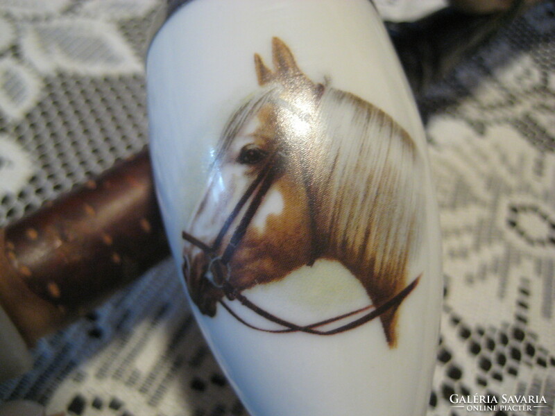 Porcelán pipa , lovas képpel az oldalán  37 cm